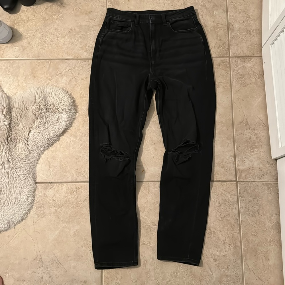 American eagle black distressed high rise mom jeans size 6